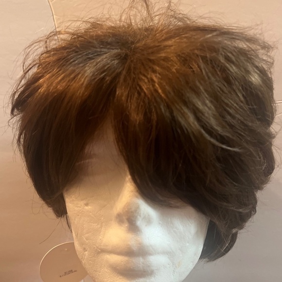 NEW Gnimegil Synthetic Wig Layered Brown Highlights Short Cute! - Picture 3 of 11